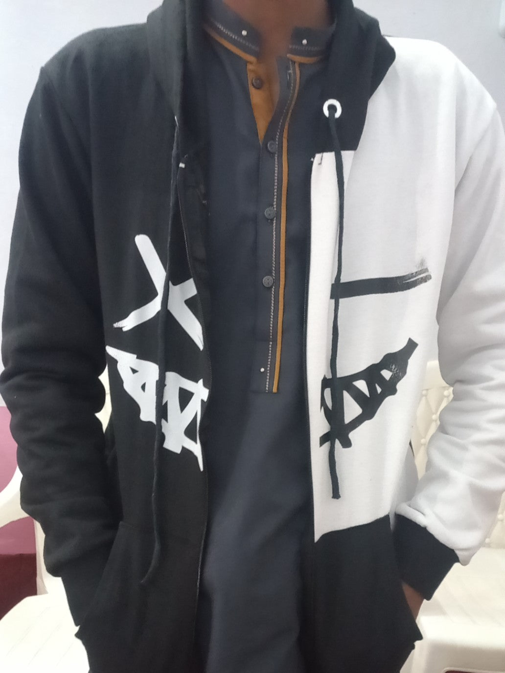 Black & White Zipper Trendy Printed Hoodies For Men